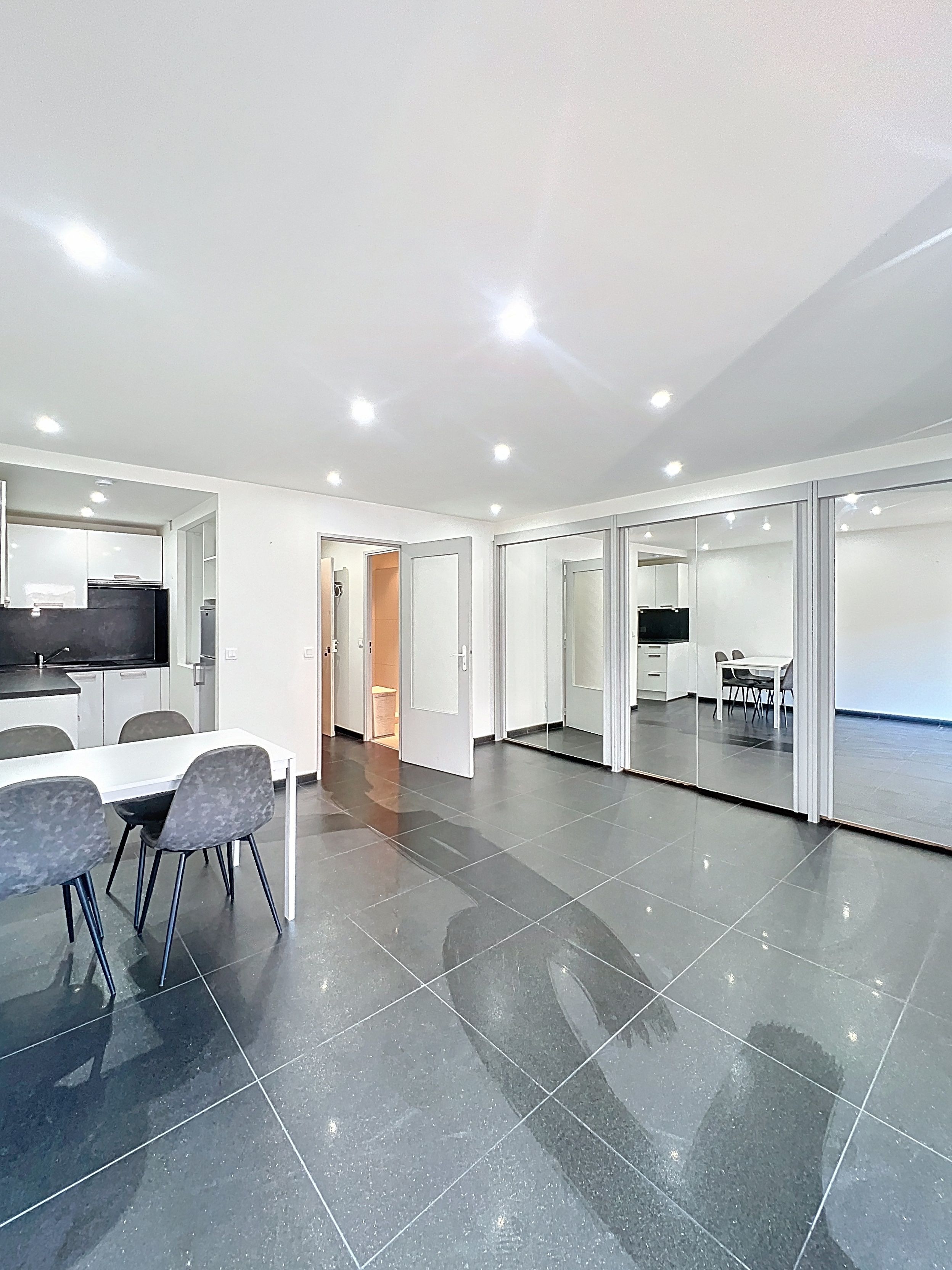 Appartement 1 pièce Saint-Laurent-du-Var 33m² — Le Carré d'Azur