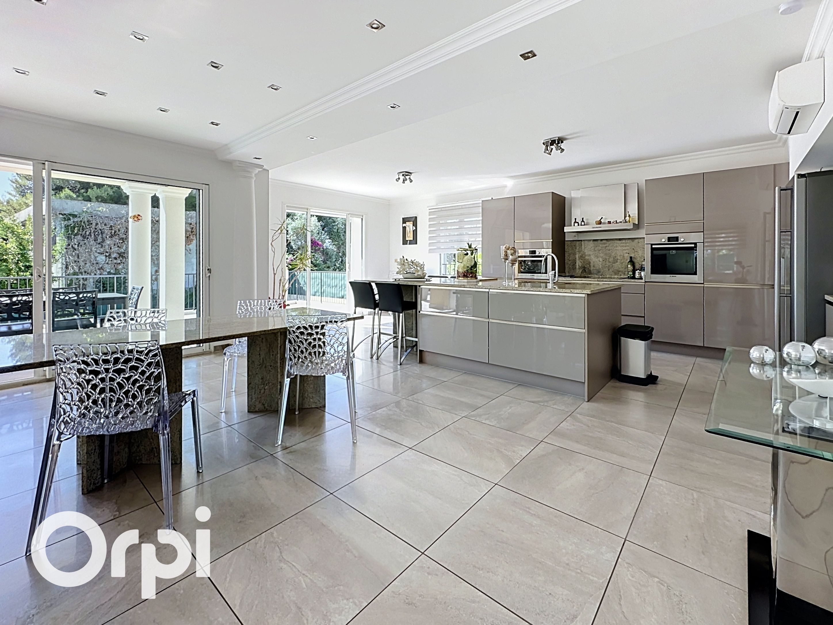 Villa Villeneuve-Loubet 212m² — Le Carré d'Azur