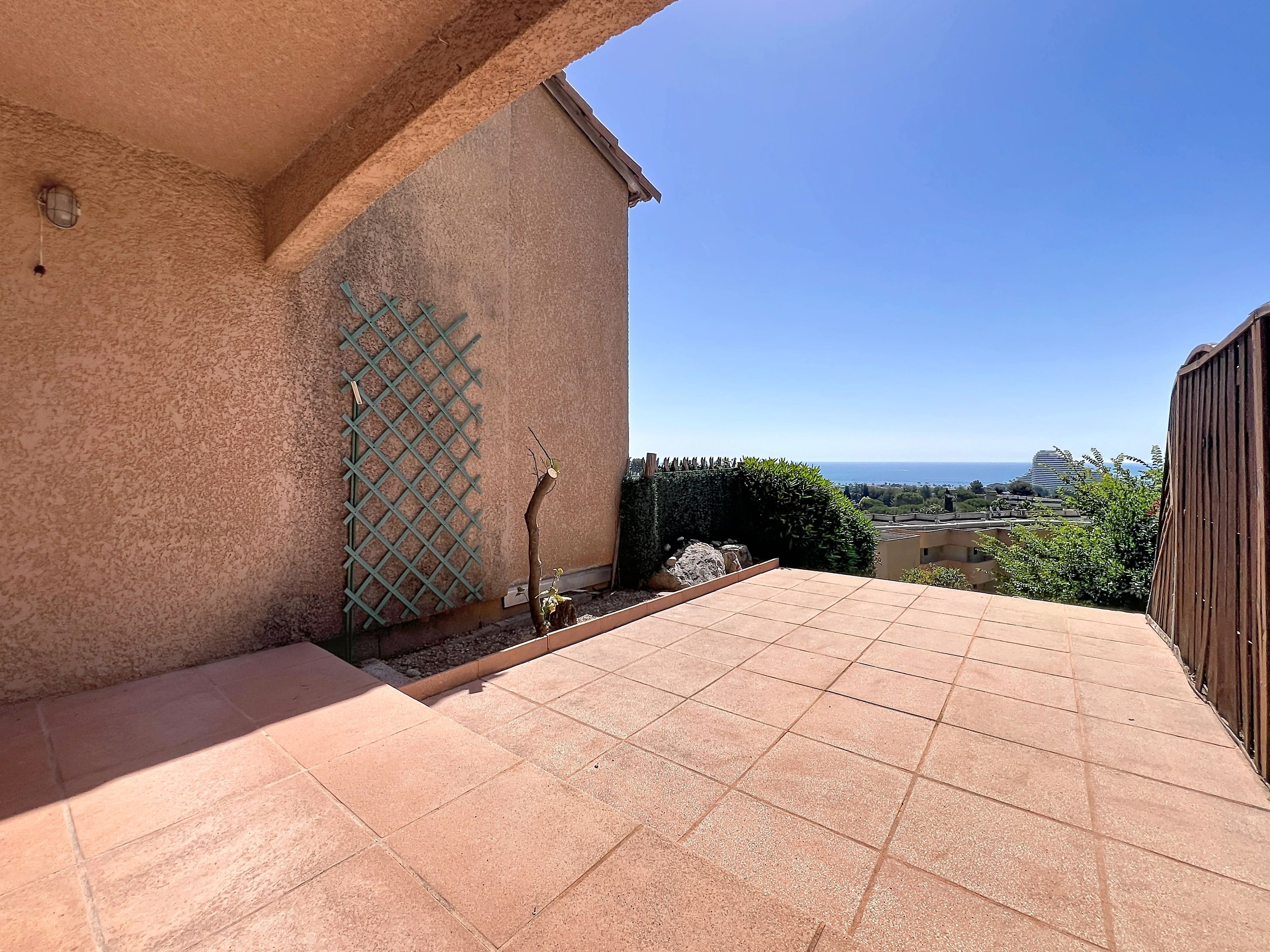 Appartement 3 pièces Villeneuve-Loubet 27.67m² — Le Carré d'Azur