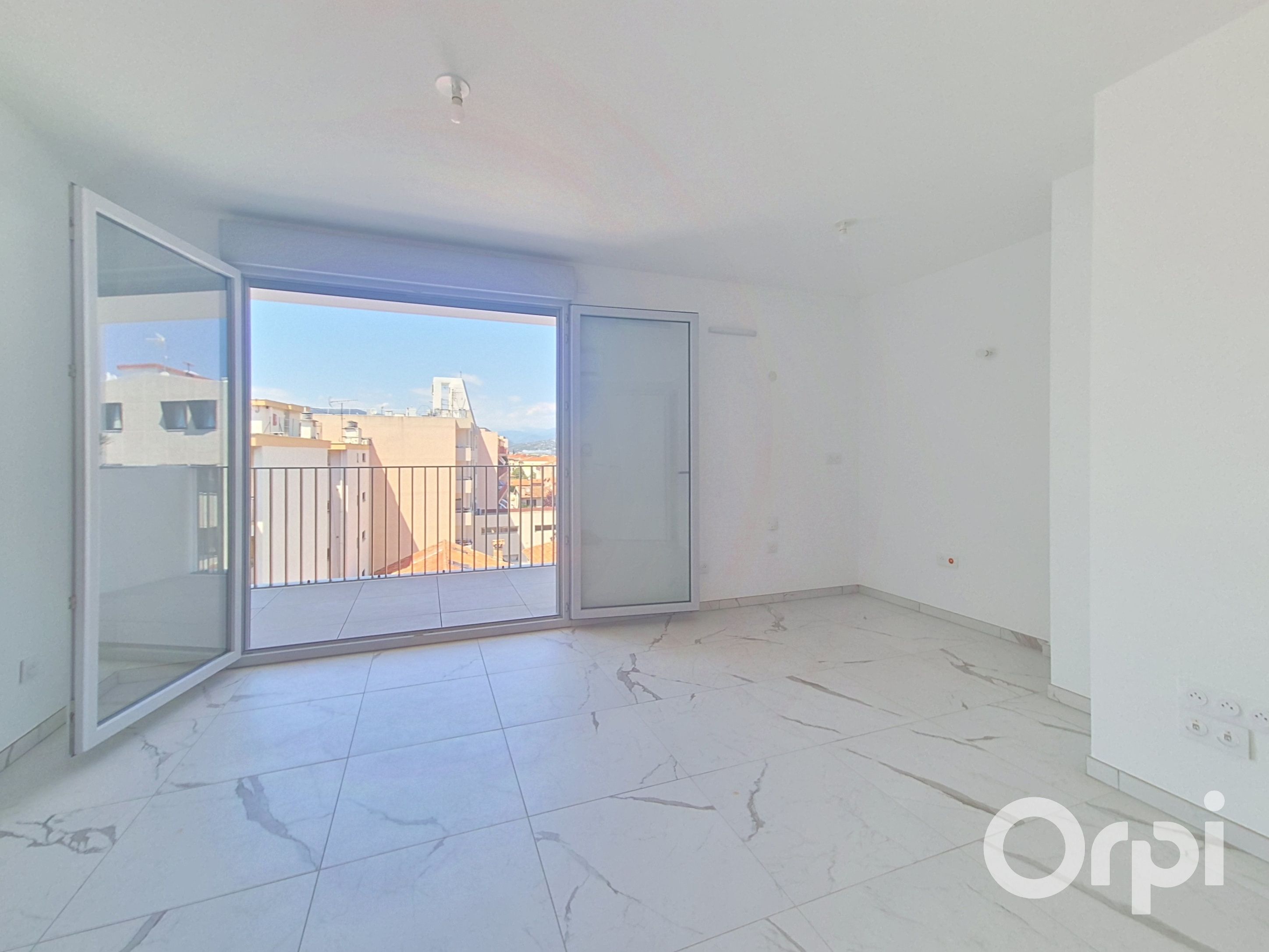 Appartement 2 pièces Saint-Laurent-du-Var 22m² — Le Carré d'Azur