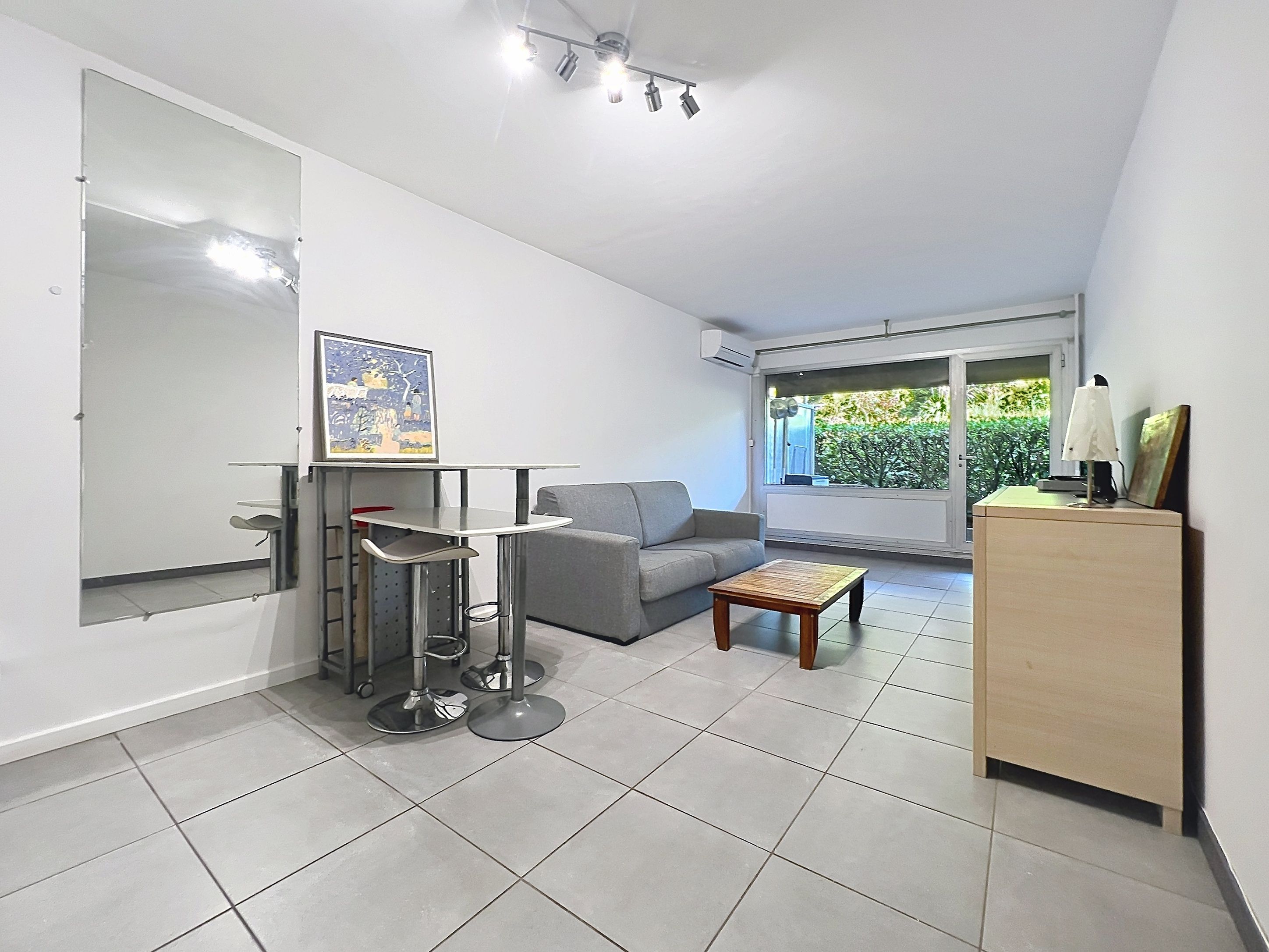 Appartement 2 pièces Antibes 26m² — Le Carré d'Azur